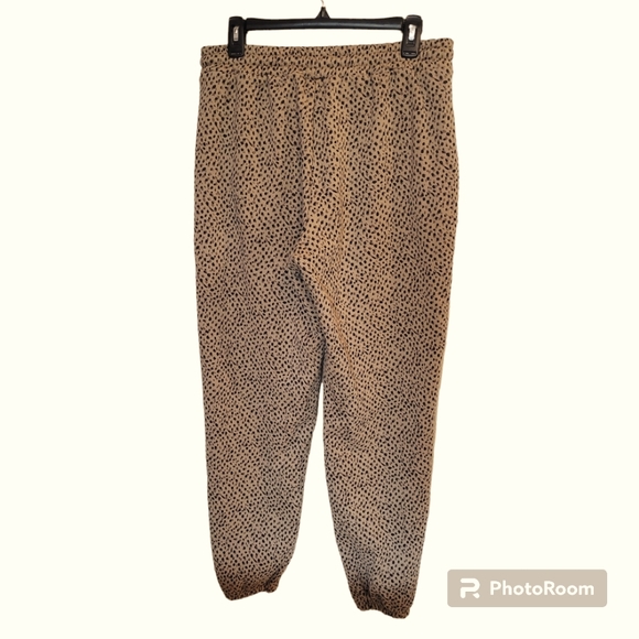 Fabletics Leopard Print Joggers NWOT Size Large - Picture 2 of 7